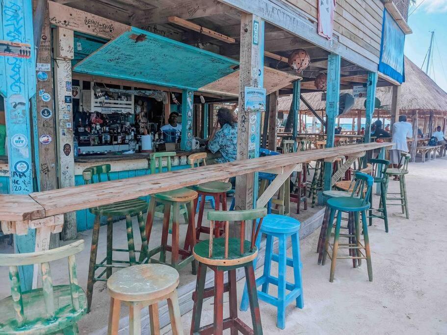 Vacation Home Blue Lotus Caye Caulker Exterior photo