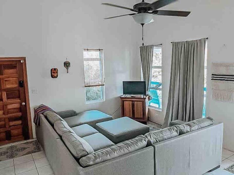 Vacation Home Blue Lotus Caye Caulker Exterior photo